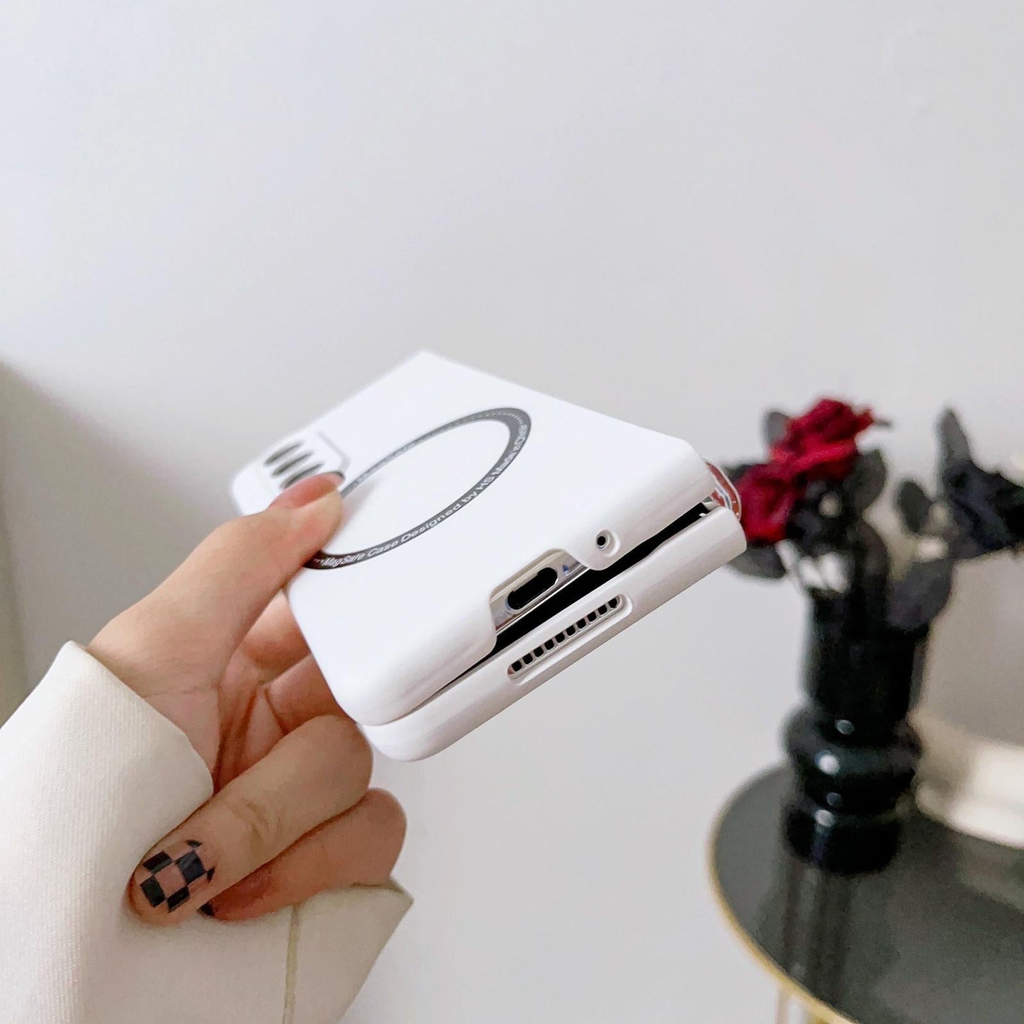 For Samsung Galaxy Z Fold4 5G Magnetic Skin Case - Magsafe - White