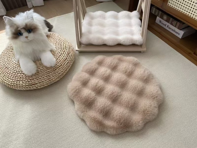 Milk tea color Plush Round Cat Mat - Soft Faux Fur Sleeping Pad (40cm Diameter)