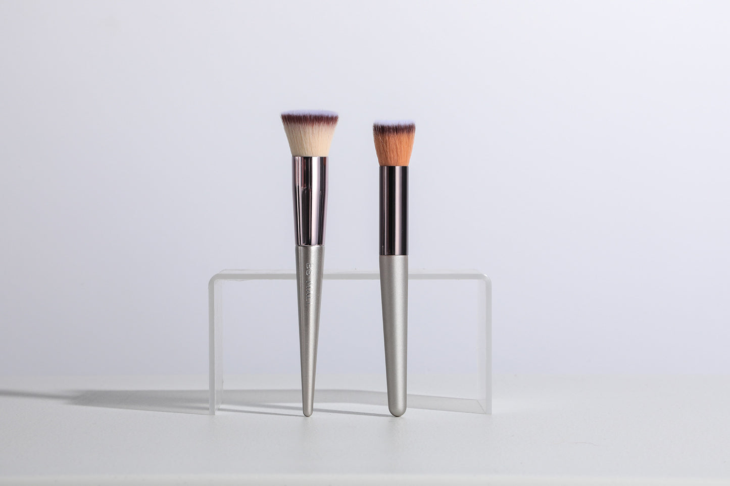 Pink 18-Piece Makeup Brush Set - Professional Synthetic Fiber Brushes with Wooden Handles for Flawless Beauty