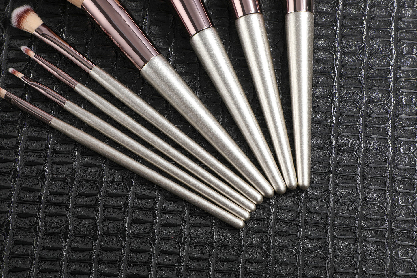 Pink 18-Piece Makeup Brush Set - Professional Synthetic Fiber Brushes with Wooden Handles for Flawless Beauty