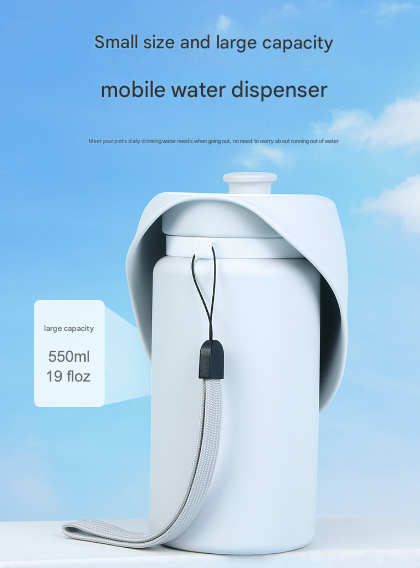 Green Portable Pet Dog Water Bottle 550ml - Foldable Food-Grade Silicone Travel Drinker with Leak-Proof Dispenser